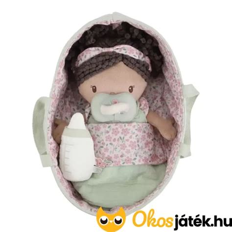 újszülött baba mózeskosárban
