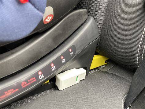 ISOFIX gyerekülés rögzítése autóban